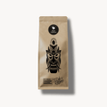 Produktfoto einer braunen Kaffeepackung 'Black Espresso' von Café Granados, freigestellt auf hellem Hintergrund; nachhaltiger Single-Origin Costa Rica Kaffee.