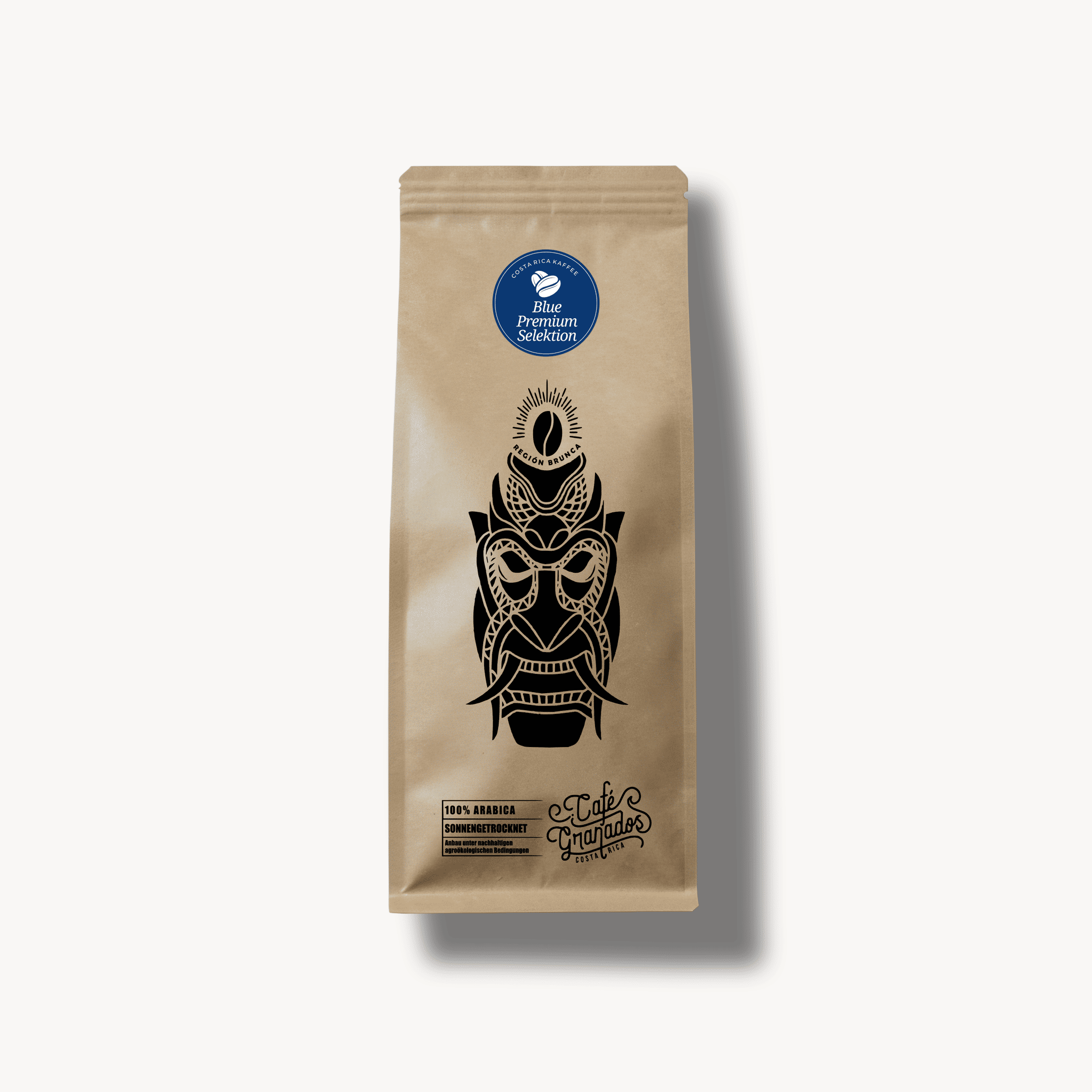 Packshot einer Kaffee-Verpackung von Café Granados: Costa Rica Kaffee „Blue Premium Selektion“, 100 % Arabica, braune Krafttüte mit schwarzer Masken-Illustration auf hellem Hintergrund.