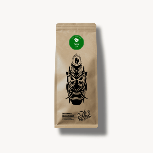 Freigestelltes Produktfoto einer braunen Kaffeetüte von Café Granados mit grünem "Iapar 59"-Siegel und schwarzem Masken-Design; Single Origin Costa Rica Kaffee, Microlot.